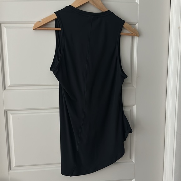 Gymshark asymmetric tank - Picture 5 of 5